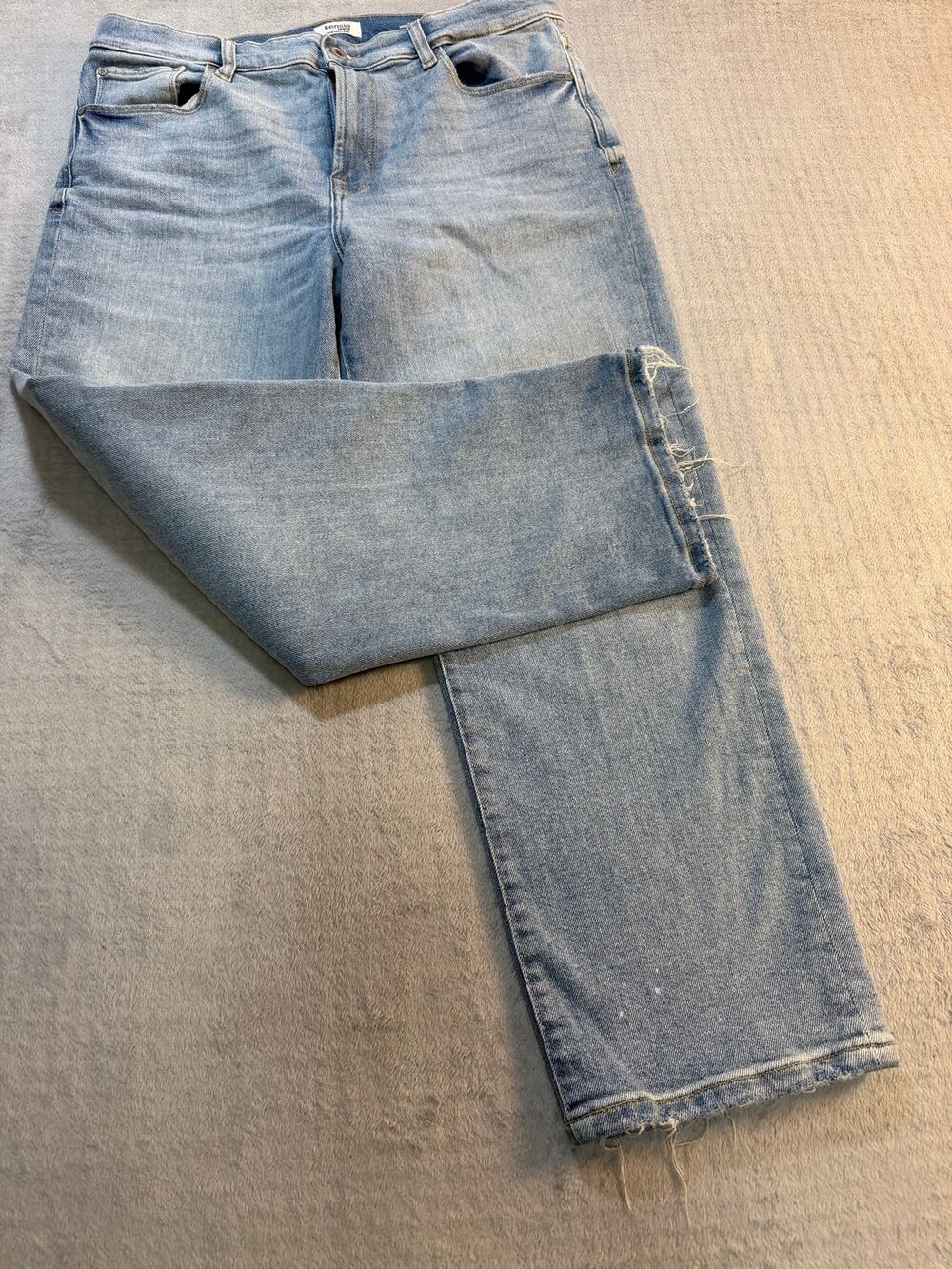 Kenzie Light Wash High Rise Straight Leg Jeans Raw Hem Women’s